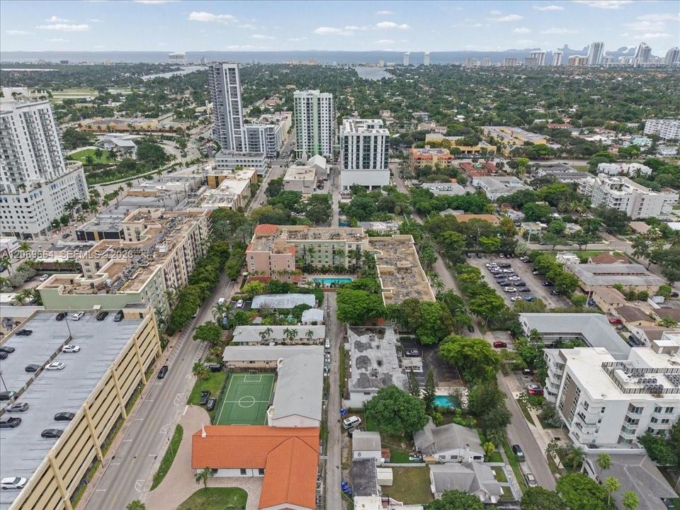 For Rent: $2,000 (1 beds, 1 baths, 736 Square Feet)