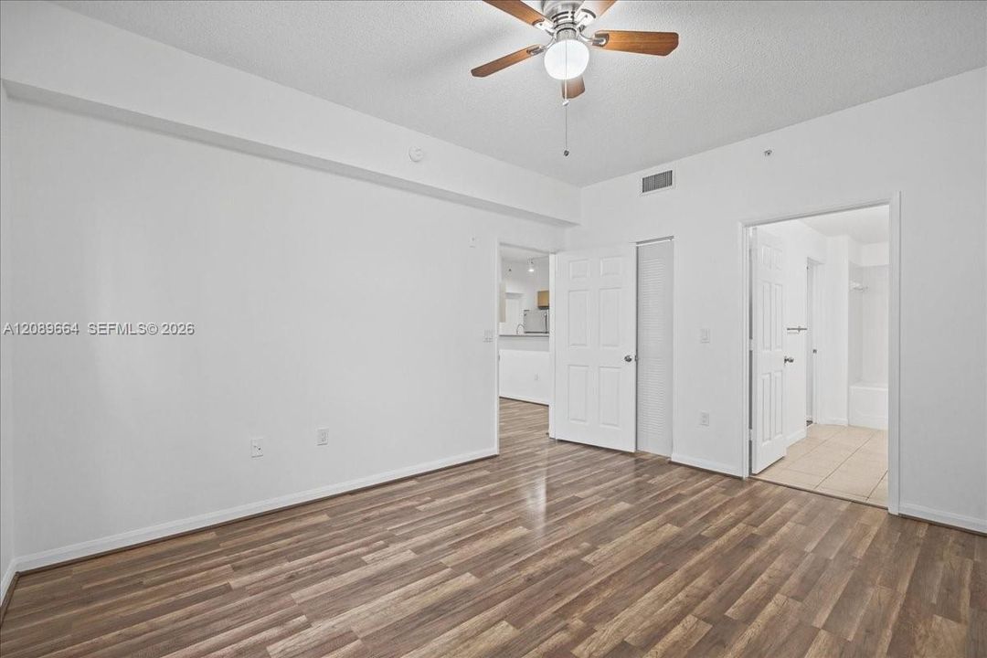 For Rent: $2,000 (1 beds, 1 baths, 736 Square Feet)
