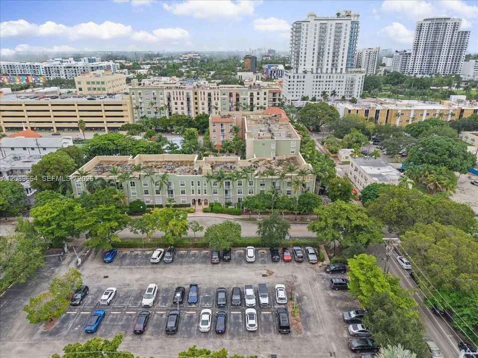 For Rent: $2,000 (1 beds, 1 baths, 736 Square Feet)