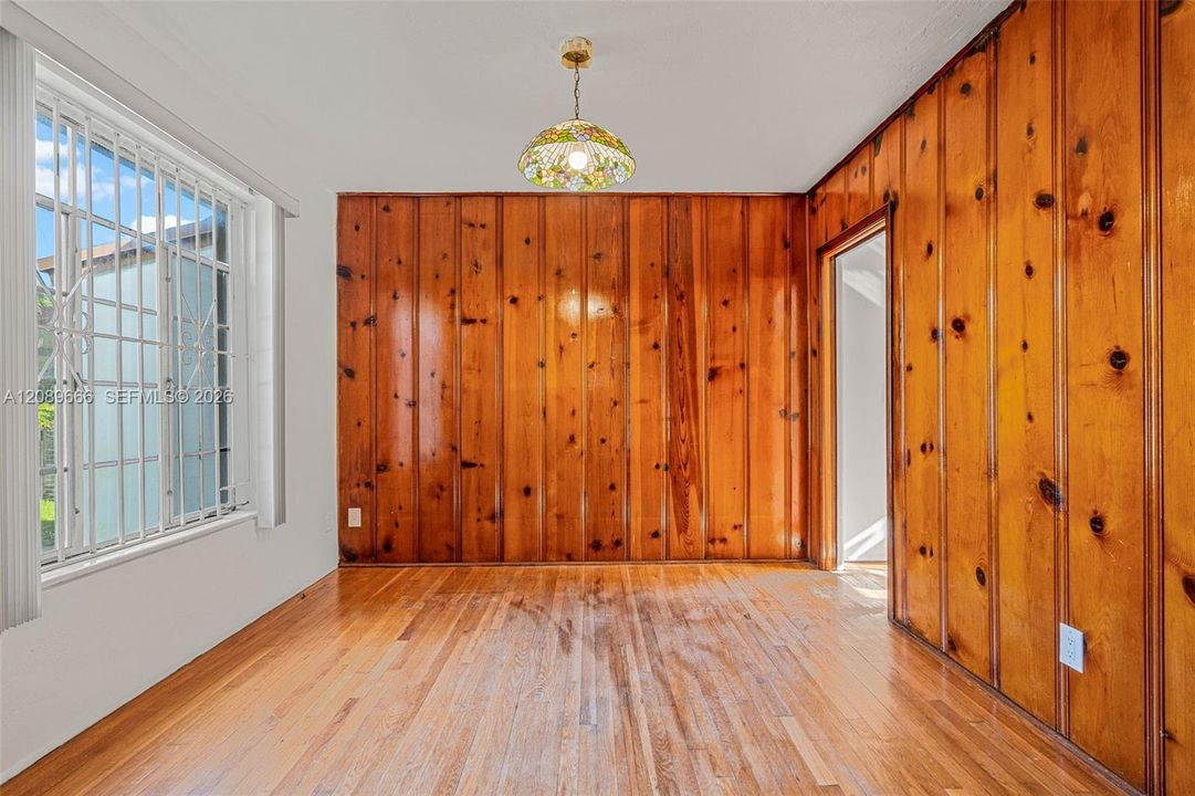 На продажу: $485,000 (2 спален, 1 ванн, 1246 Квадратных фут)