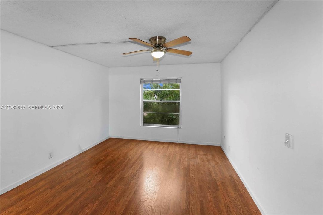For Rent: $1,950 (1 beds, 1 baths, 770 Square Feet)