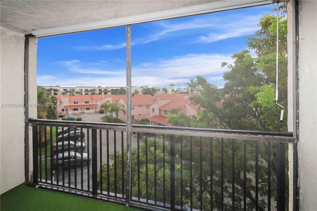 For Rent: $1,950 (1 beds, 1 baths, 770 Square Feet)