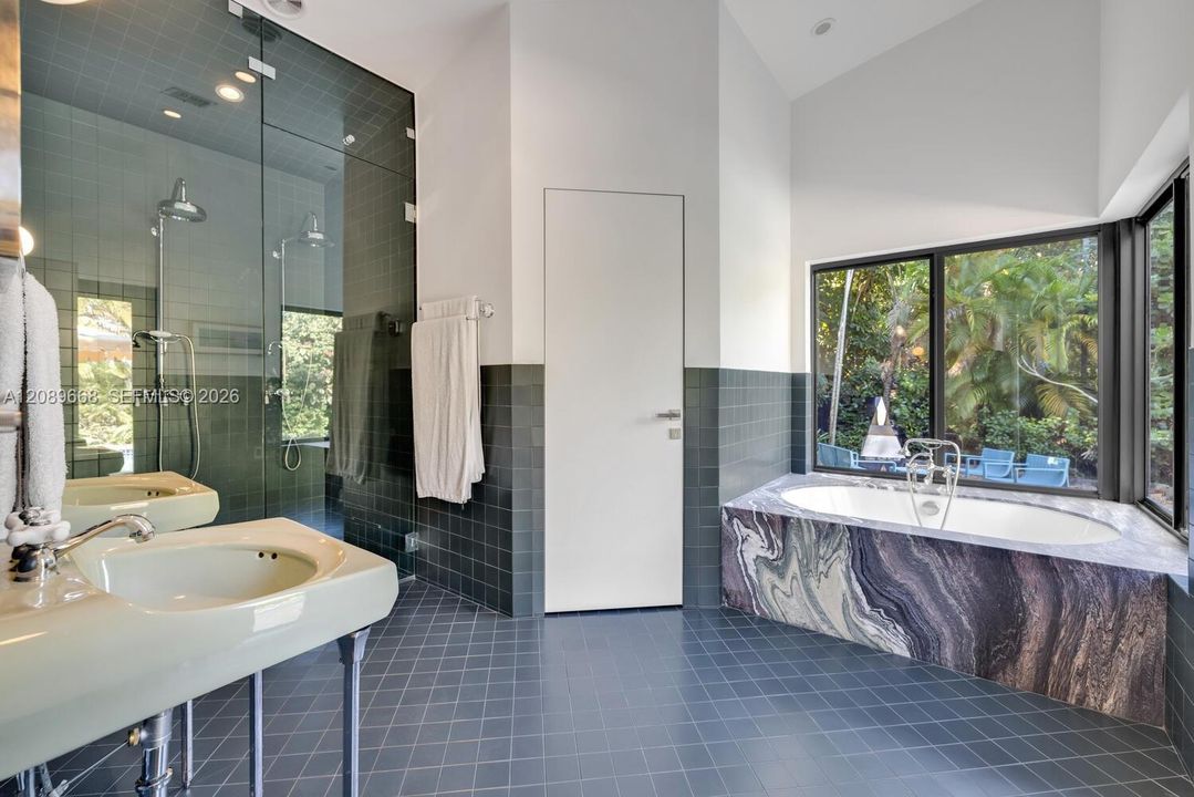 待售: $1,975,000 (4 贝兹, 3 浴室, 0 平方英尺)