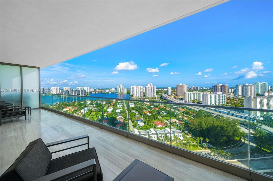 En Venta: $4,200,000 (3 camas, 3 baños, 2271 Pies cuadrados)