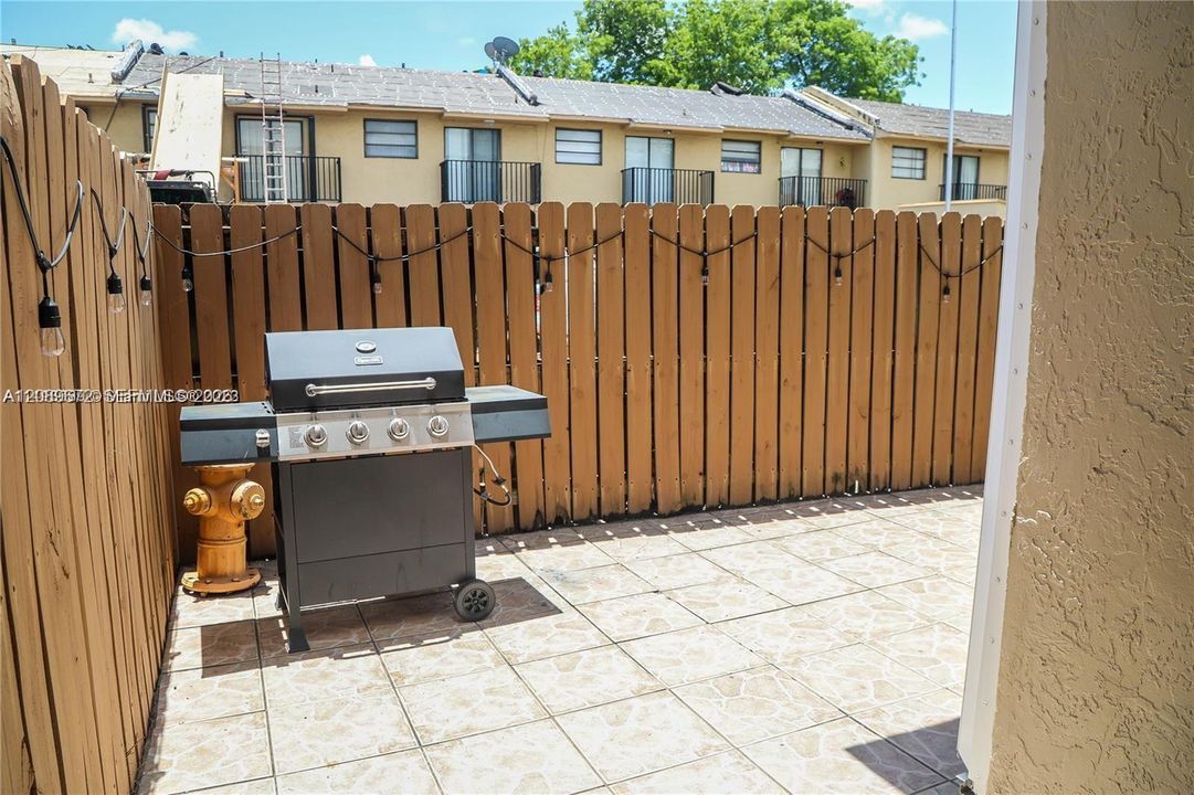 En Venta: $320,000 (2 camas, 2 baños, 1165 Pies cuadrados)