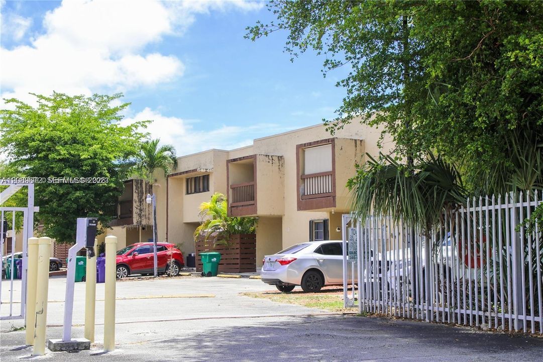 En Venta: $320,000 (2 camas, 2 baños, 1165 Pies cuadrados)