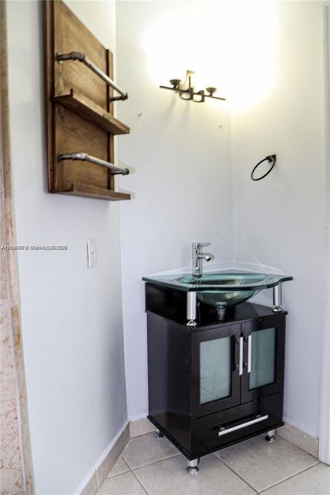 En Venta: $320,000 (2 camas, 2 baños, 1165 Pies cuadrados)