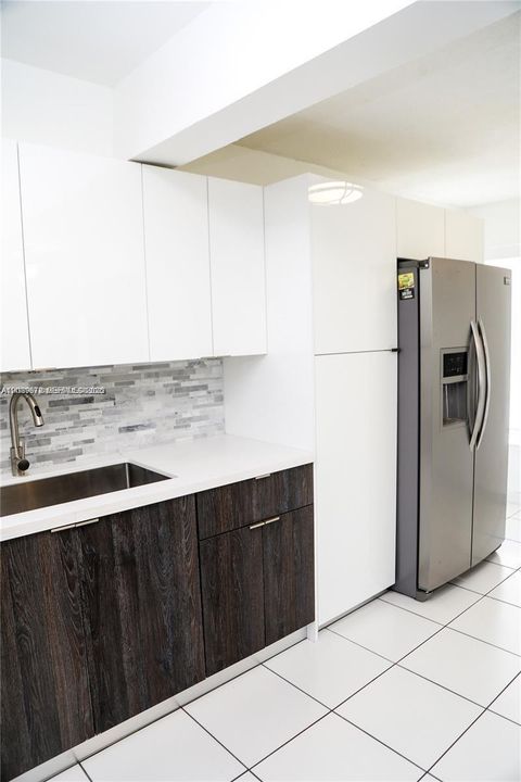 En Venta: $320,000 (2 camas, 2 baños, 1165 Pies cuadrados)
