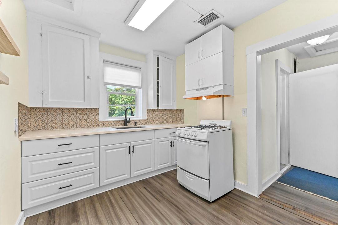 11 Kitchen 02