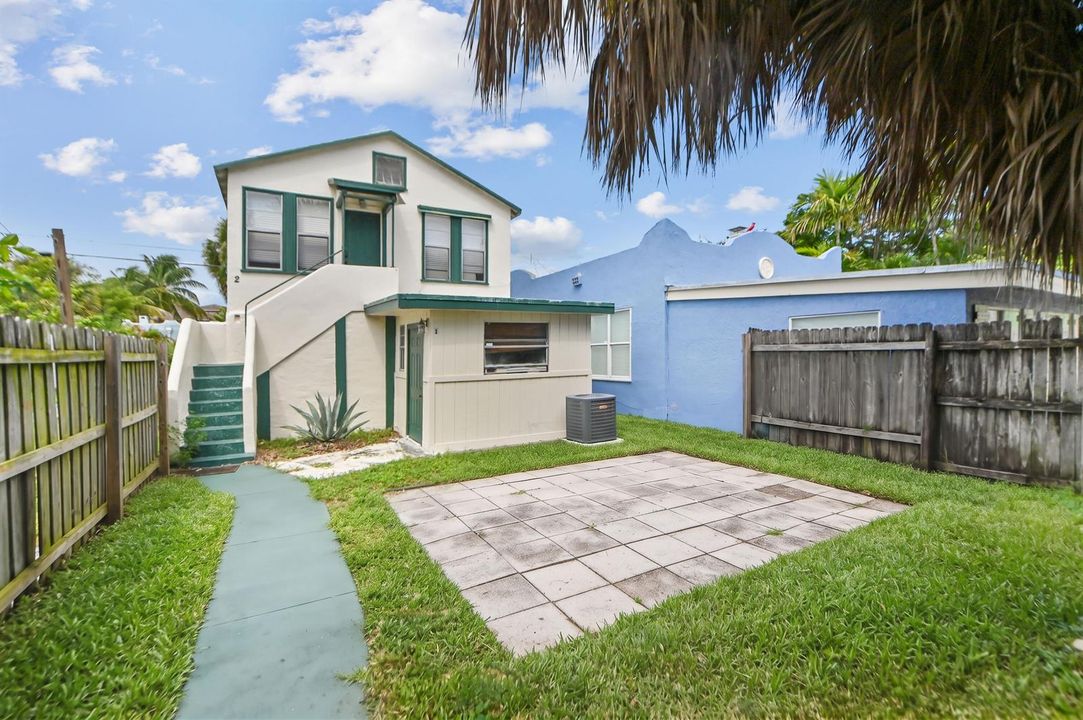 19 backyard 01
