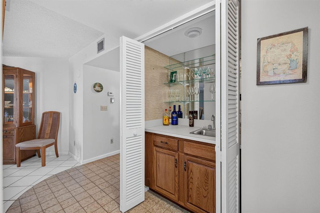 WET BAR AREA