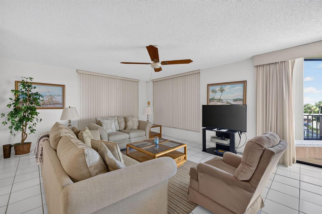 LIVING ROOM.............