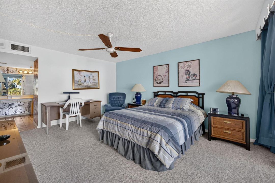 MASTER BEDROOM......