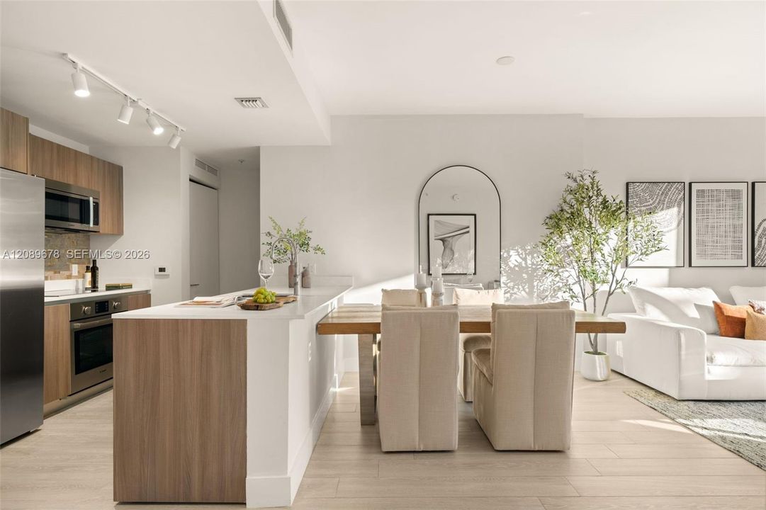 For Rent: $3,900 (1 beds, 1 baths, 746 Square Feet)