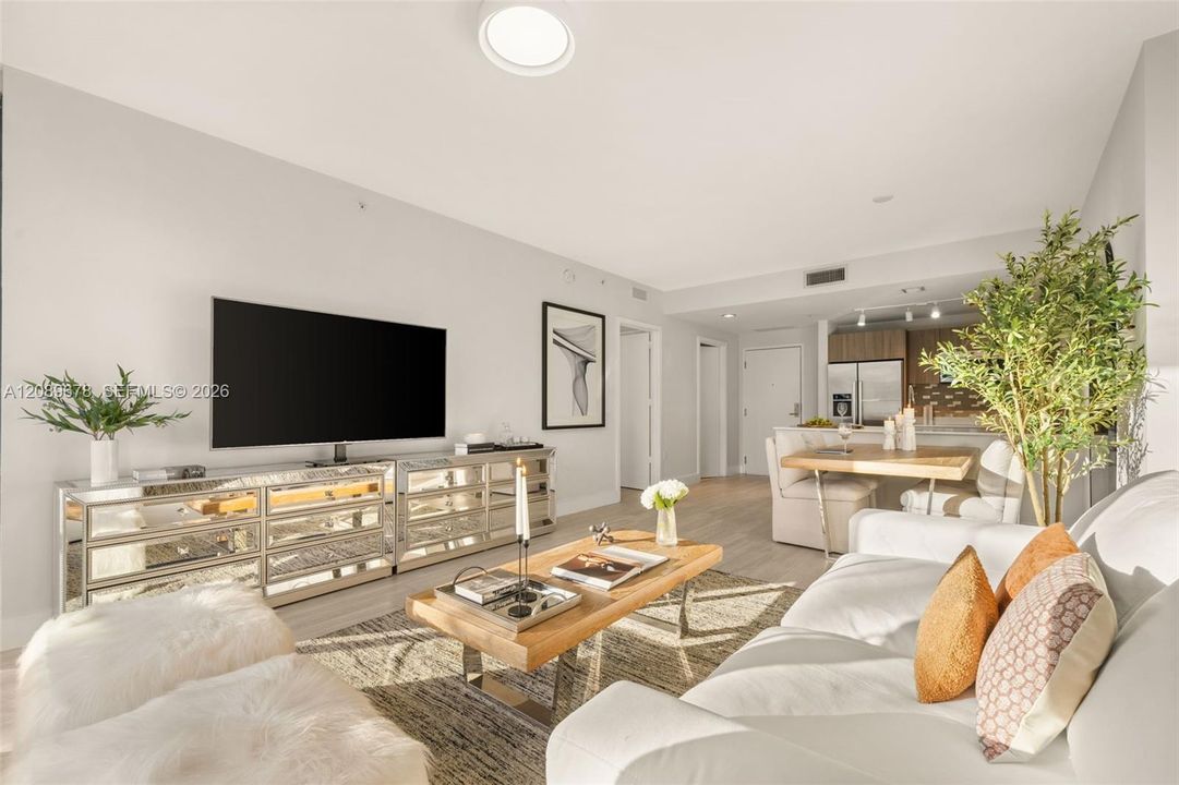 For Rent: $3,900 (1 beds, 1 baths, 746 Square Feet)