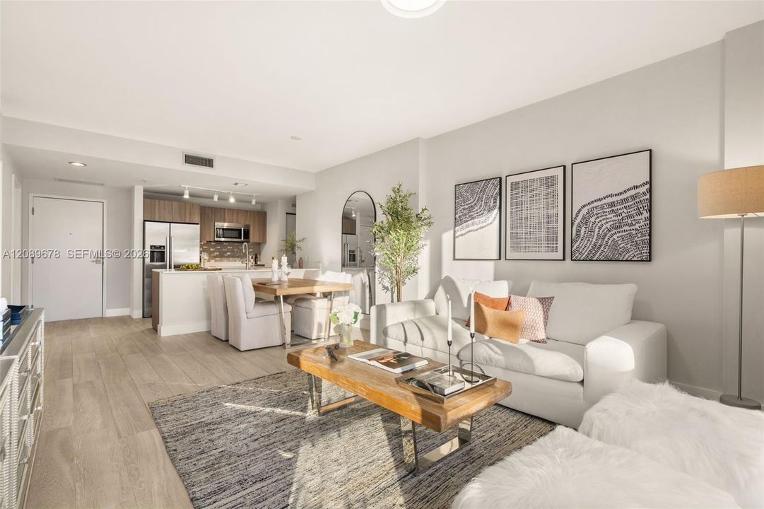 For Rent: $3,900 (1 beds, 1 baths, 746 Square Feet)