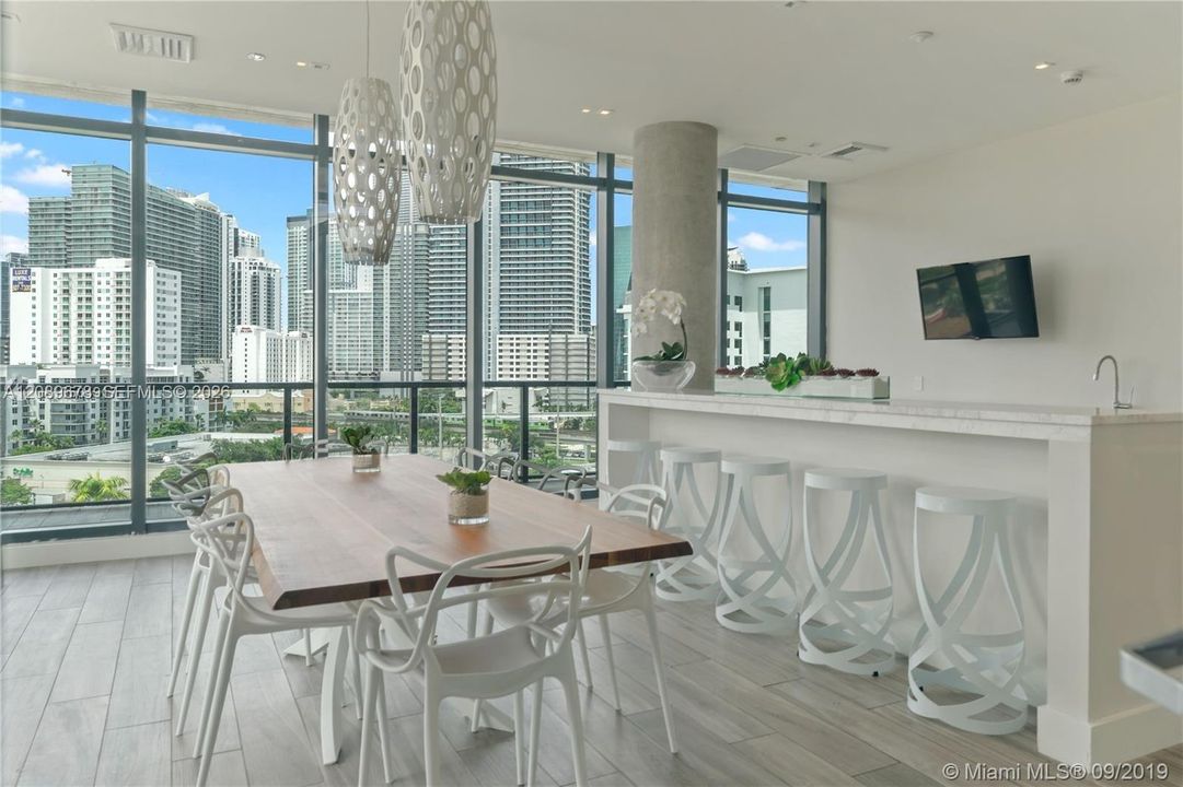 For Rent: $3,900 (1 beds, 1 baths, 746 Square Feet)