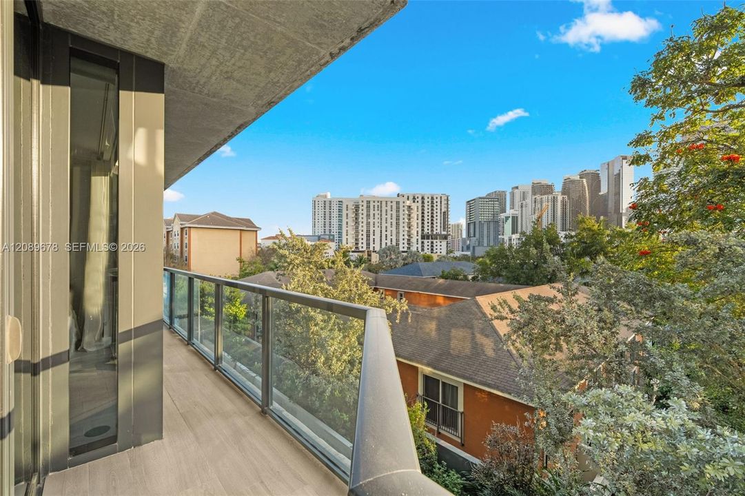 For Rent: $3,900 (1 beds, 1 baths, 746 Square Feet)