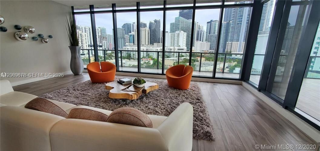 For Rent: $3,900 (1 beds, 1 baths, 746 Square Feet)