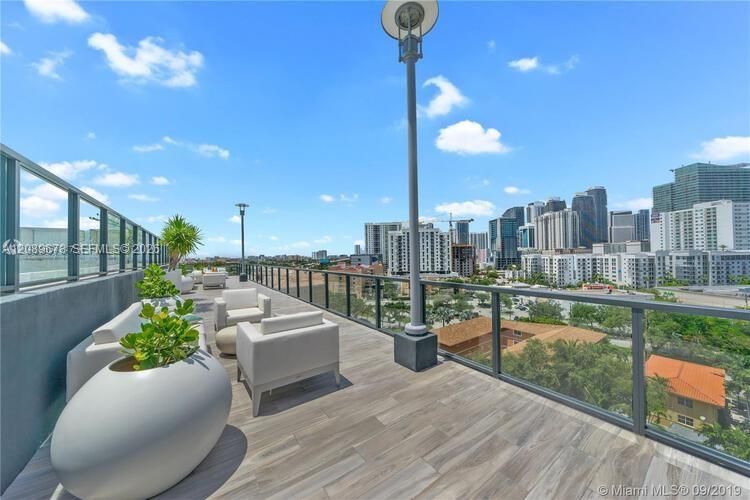 For Rent: $3,900 (1 beds, 1 baths, 746 Square Feet)