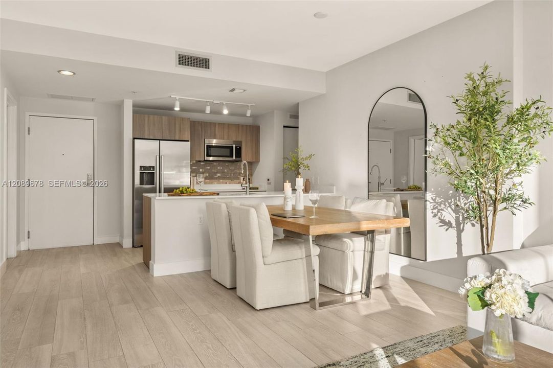For Rent: $3,900 (1 beds, 1 baths, 746 Square Feet)