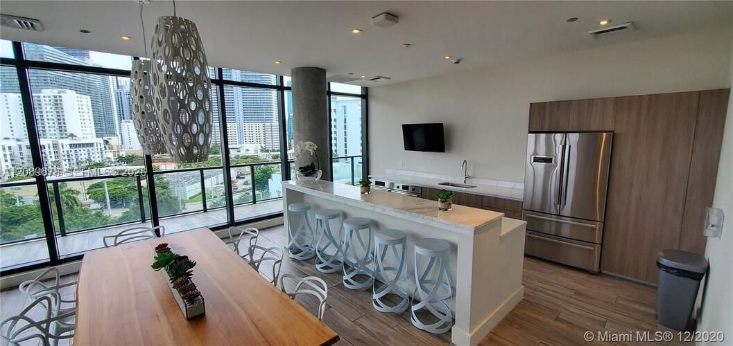 For Rent: $3,900 (1 beds, 1 baths, 746 Square Feet)