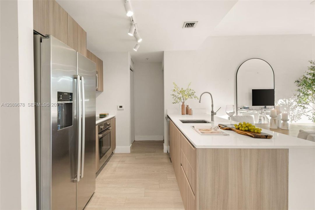 For Rent: $3,900 (1 beds, 1 baths, 746 Square Feet)