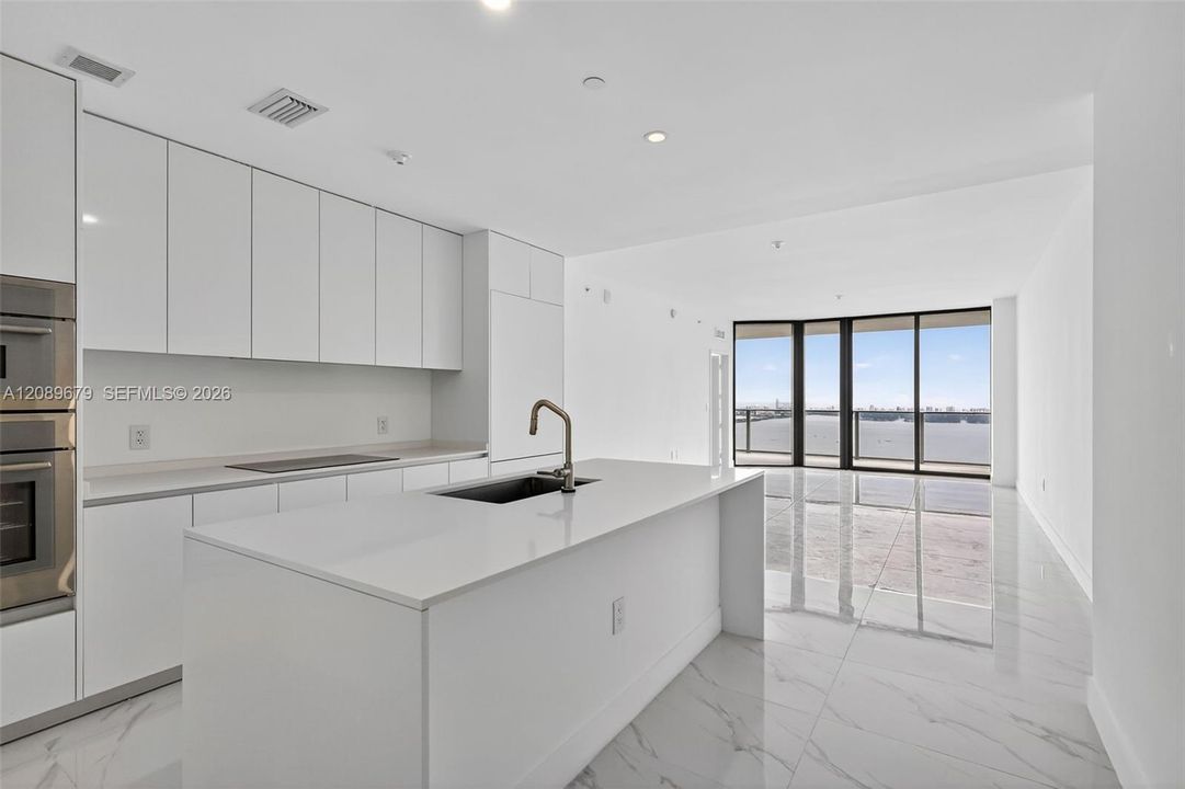 出租: $10,000 (2 贝兹, 3 浴室, 1511 平方英尺)