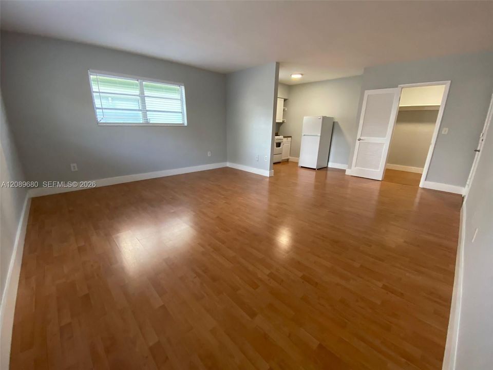 В аренду: $1,550 (0 спален, 1 ванн, 380 Квадратных фут)