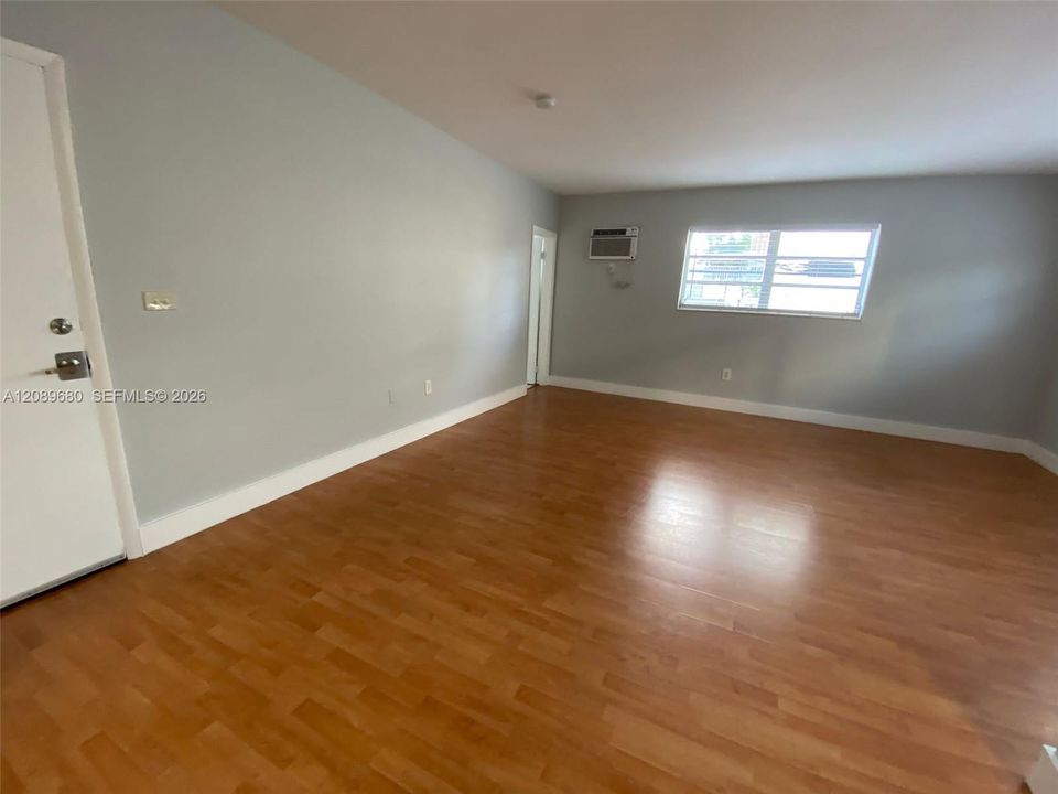 В аренду: $1,550 (0 спален, 1 ванн, 380 Квадратных фут)
