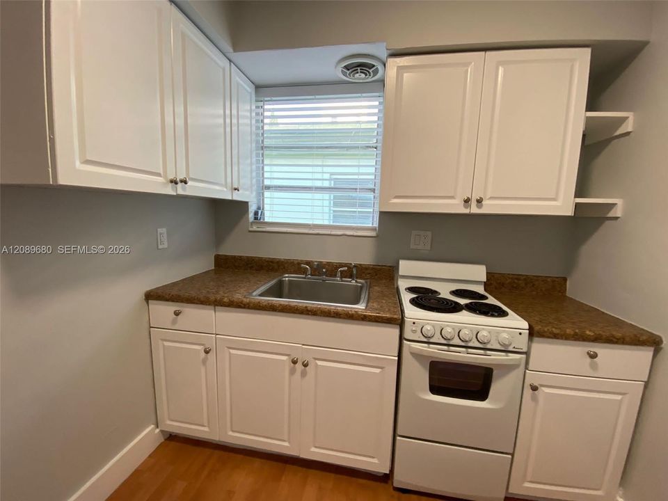В аренду: $1,550 (0 спален, 1 ванн, 380 Квадратных фут)