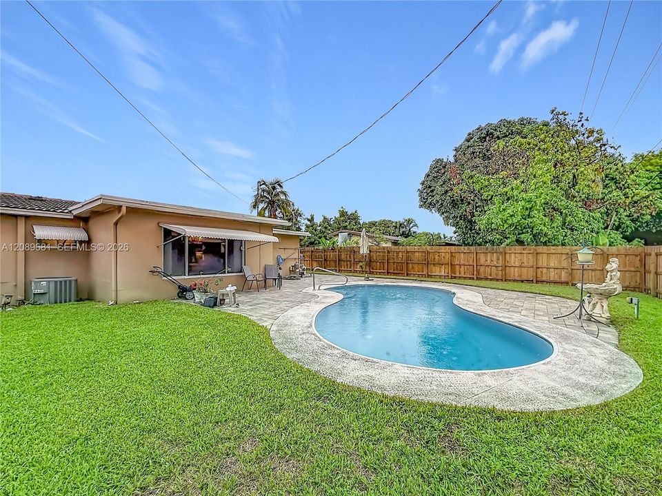 For Sale: $549,000 (3 beds, 2 baths, 1156 Square Feet)