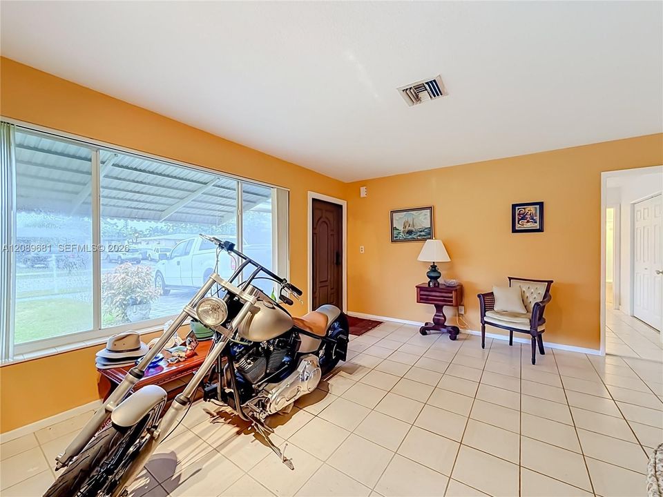 For Sale: $549,000 (3 beds, 2 baths, 1156 Square Feet)
