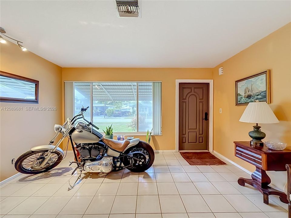 For Sale: $549,000 (3 beds, 2 baths, 1156 Square Feet)