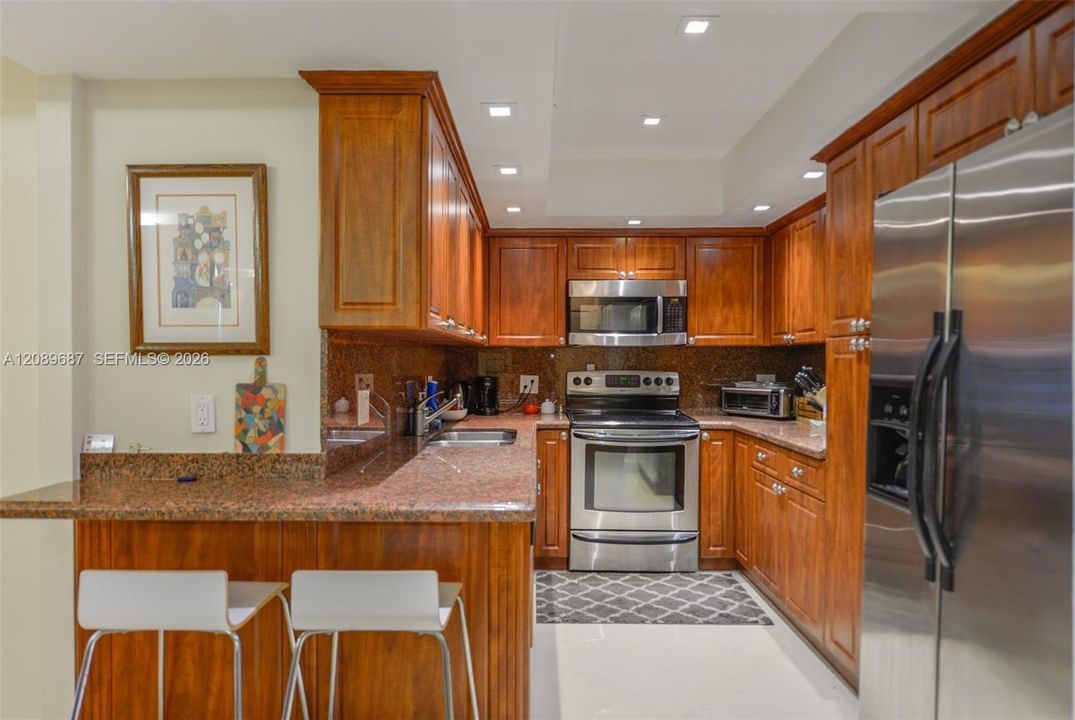 For Sale: $490,000 (1 beds, 1 baths, 870 Square Feet)
