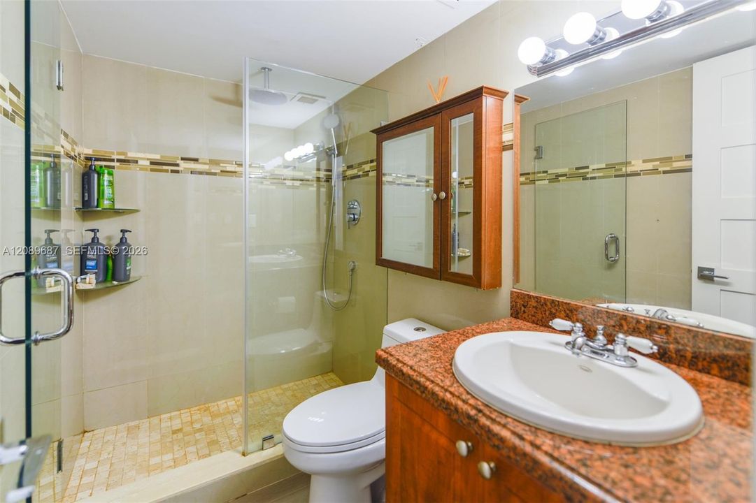For Sale: $490,000 (1 beds, 1 baths, 870 Square Feet)