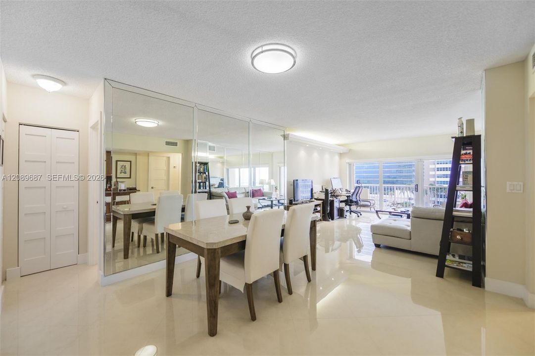 For Sale: $490,000 (1 beds, 1 baths, 870 Square Feet)