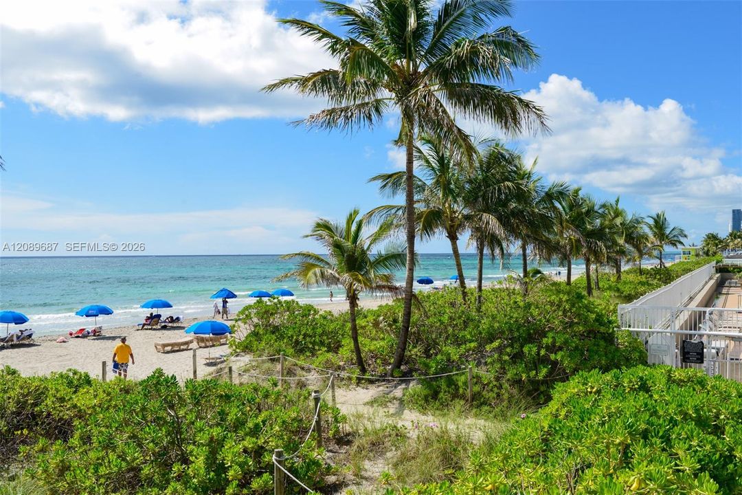 For Sale: $490,000 (1 beds, 1 baths, 870 Square Feet)