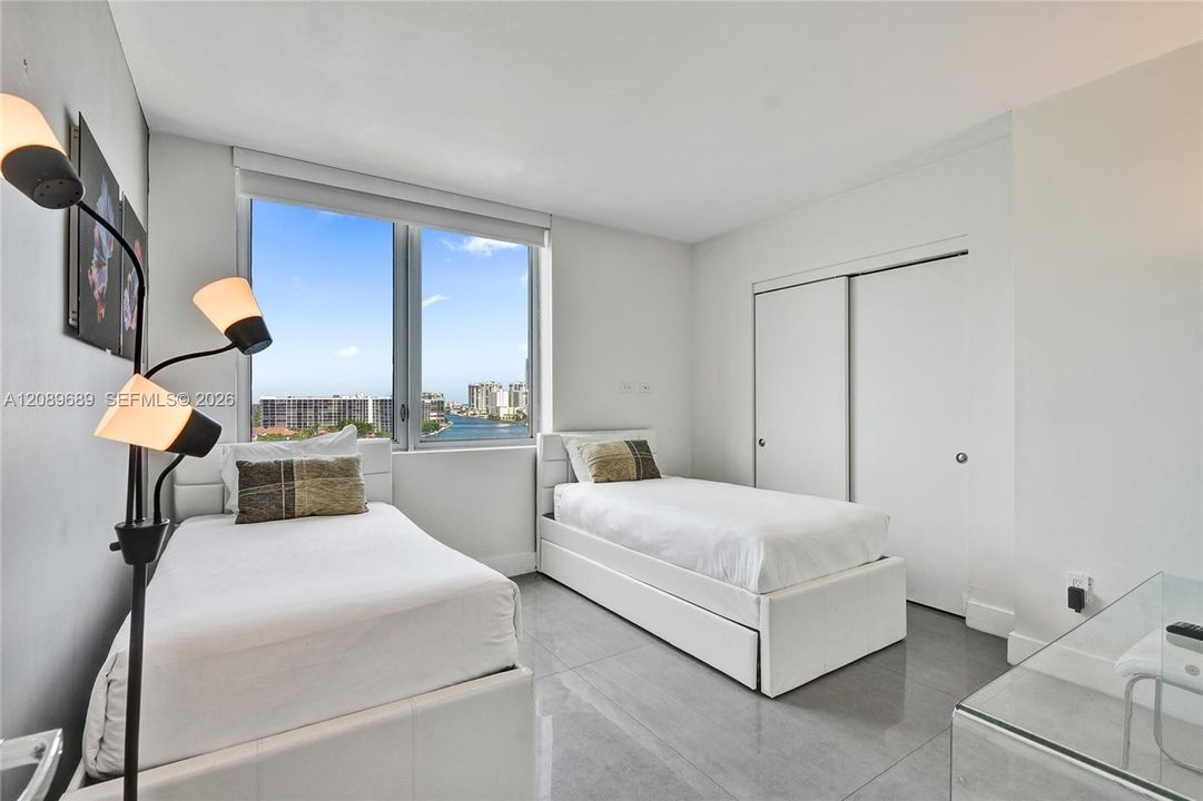 En Venta: $740,000 (3 camas, 3 baños, 1577 Pies cuadrados)