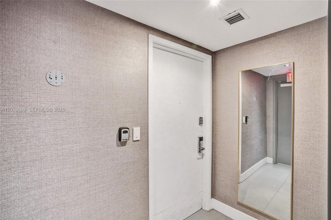 En Venta: $740,000 (3 camas, 3 baños, 1577 Pies cuadrados)