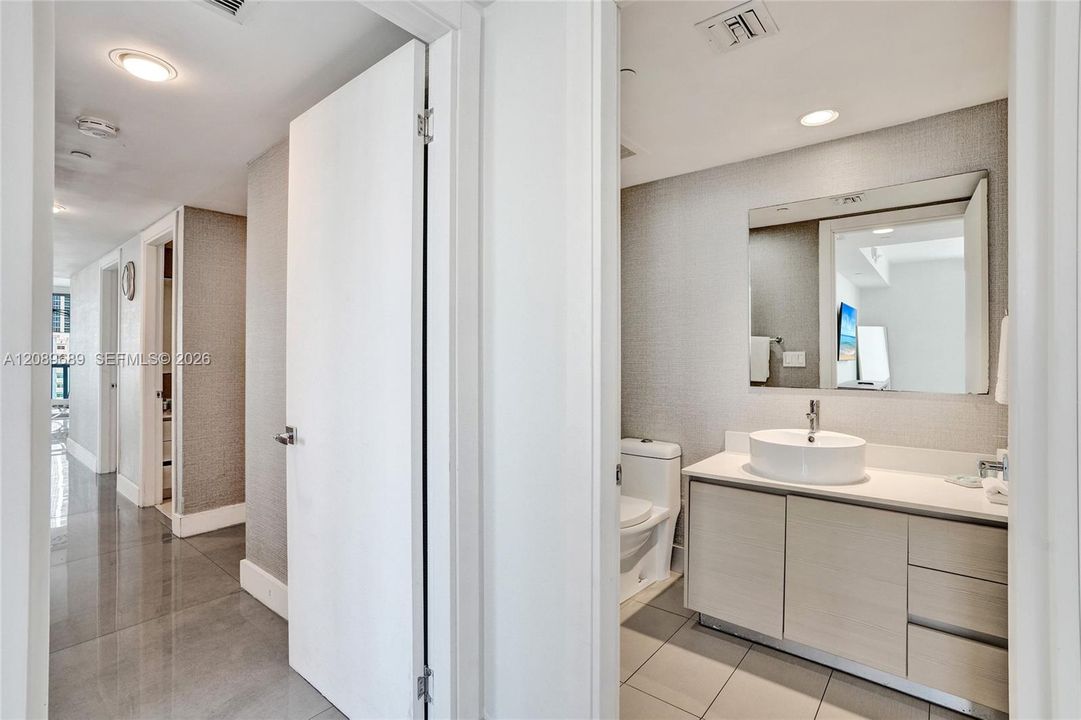En Venta: $740,000 (3 camas, 3 baños, 1577 Pies cuadrados)