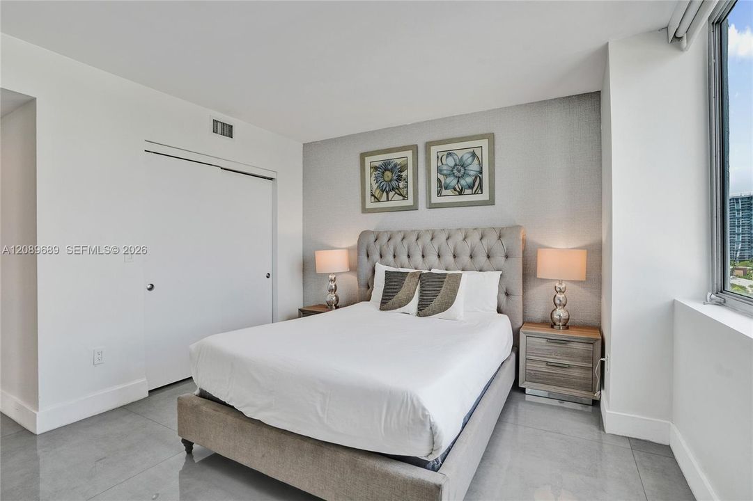 En Venta: $740,000 (3 camas, 3 baños, 1577 Pies cuadrados)