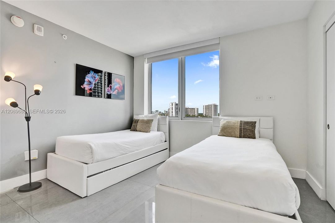 En Venta: $740,000 (3 camas, 3 baños, 1577 Pies cuadrados)