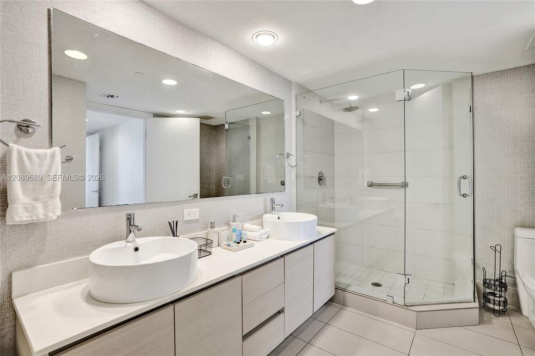 En Venta: $740,000 (3 camas, 3 baños, 1577 Pies cuadrados)