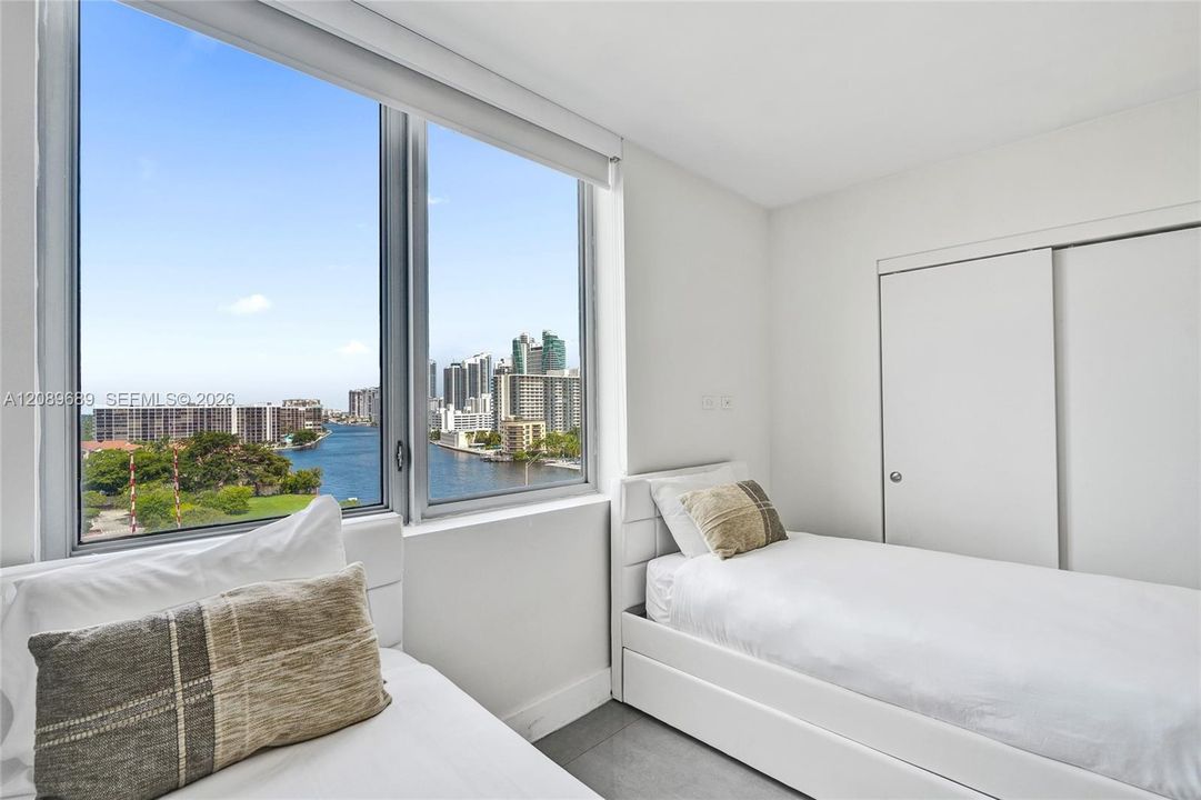 En Venta: $740,000 (3 camas, 3 baños, 1577 Pies cuadrados)