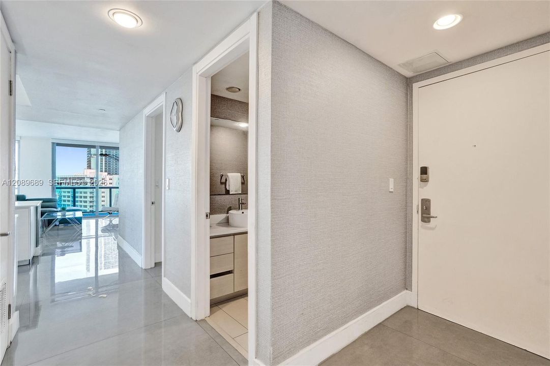 En Venta: $740,000 (3 camas, 3 baños, 1577 Pies cuadrados)
