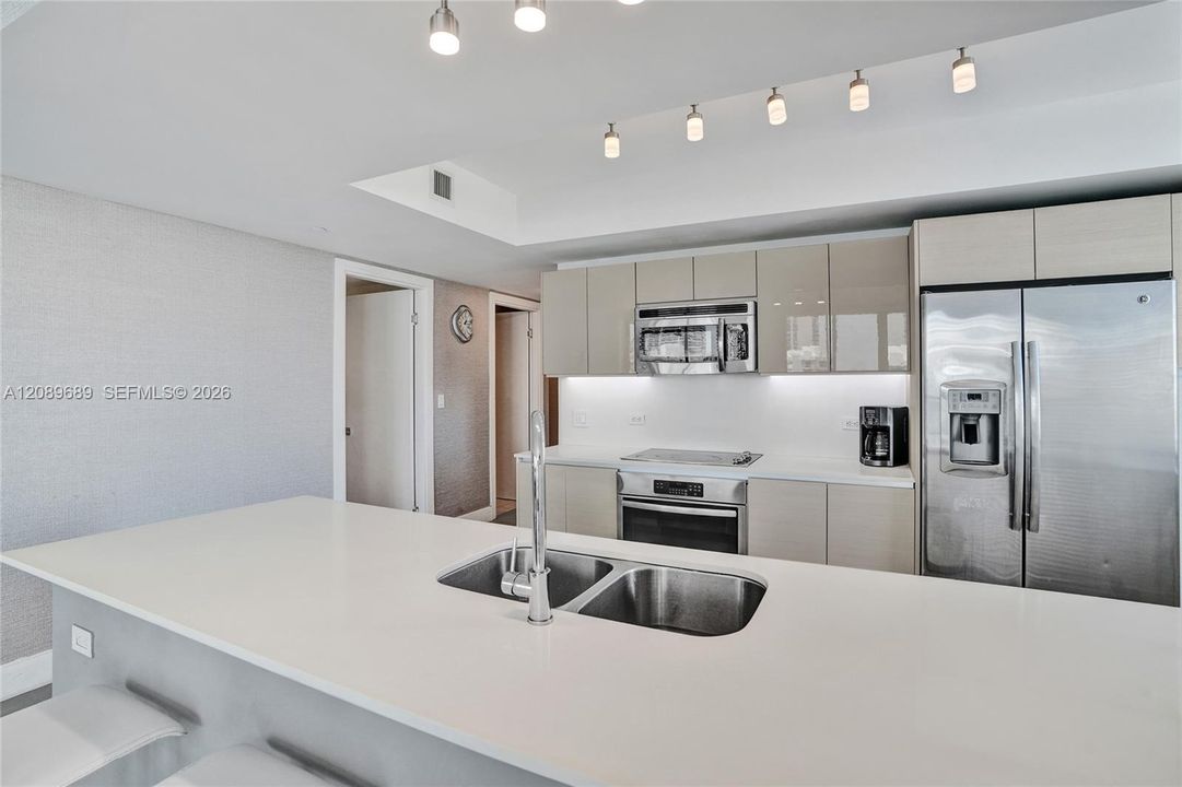 En Venta: $740,000 (3 camas, 3 baños, 1577 Pies cuadrados)