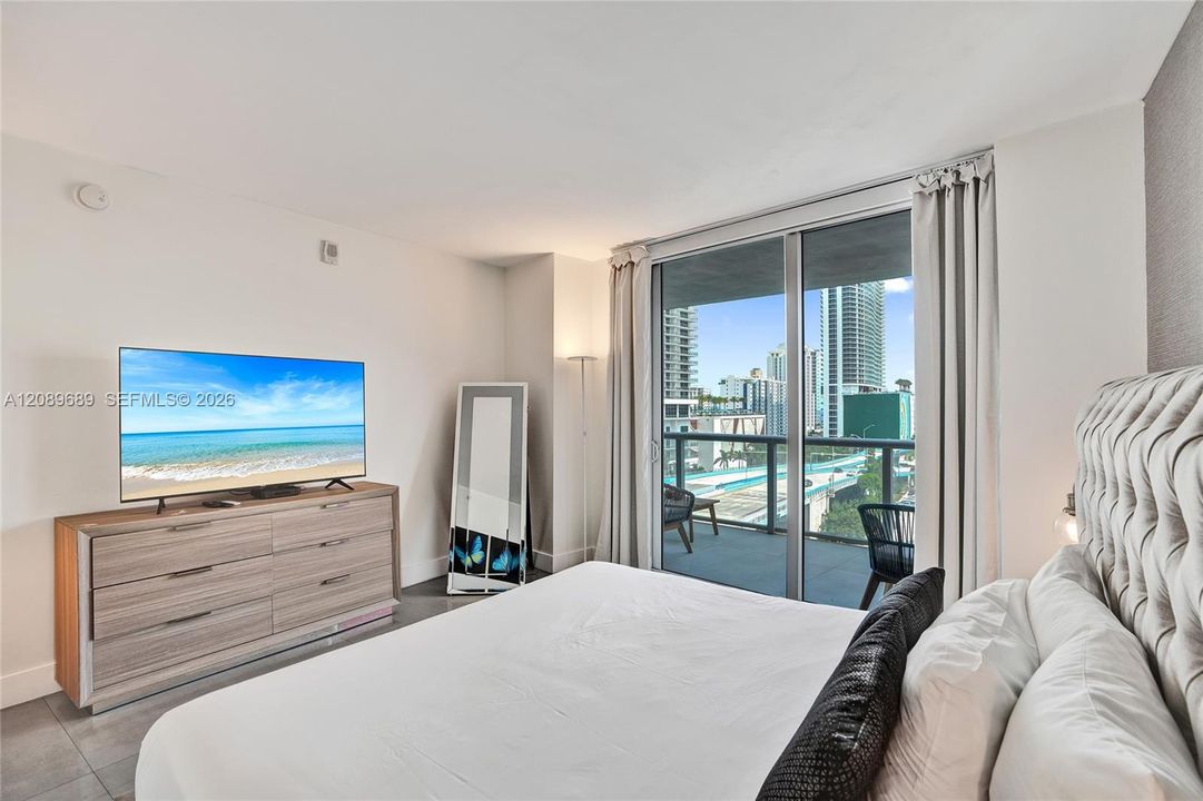 En Venta: $740,000 (3 camas, 3 baños, 1577 Pies cuadrados)