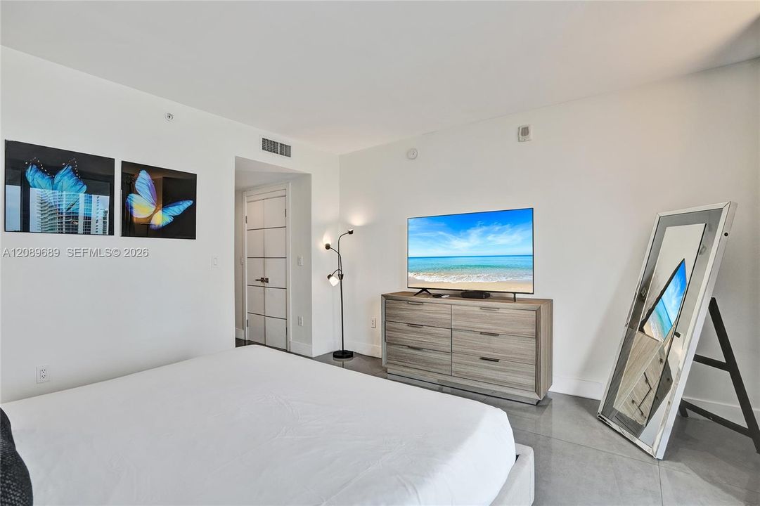 En Venta: $740,000 (3 camas, 3 baños, 1577 Pies cuadrados)