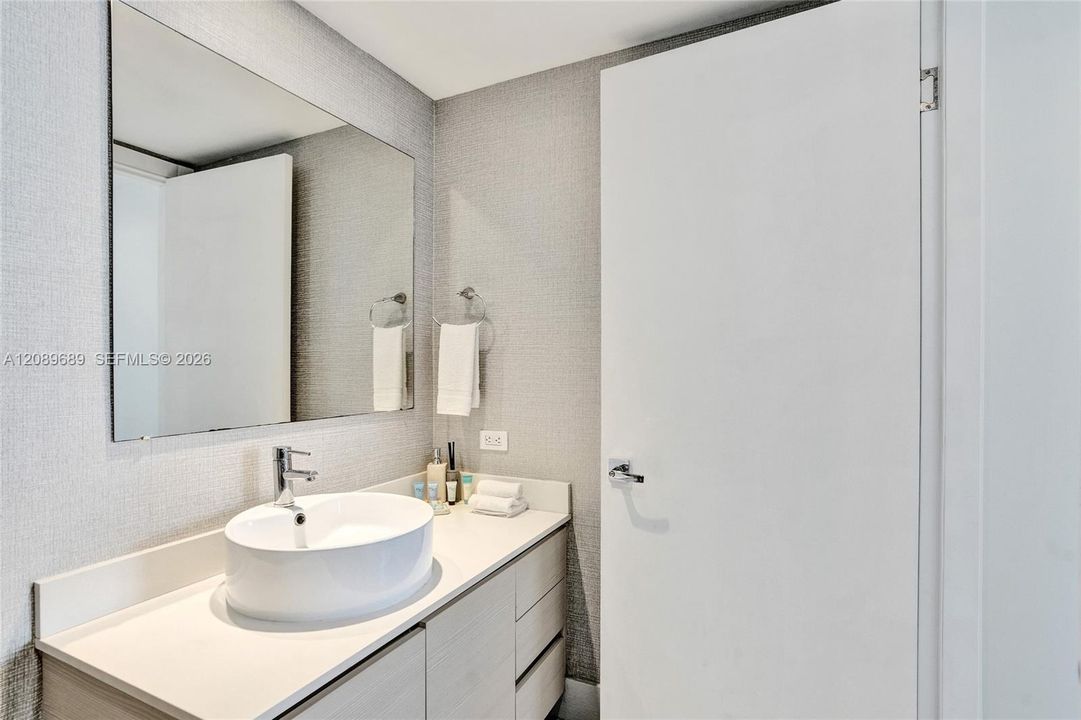 En Venta: $740,000 (3 camas, 3 baños, 1577 Pies cuadrados)